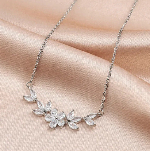 Fashion Cubic Zirconia Flower Pendant Necklace For Women, Gold Color Charm Choker, Bridal Wedding Party Jewelry, Fine Fashion Jewelry Gift