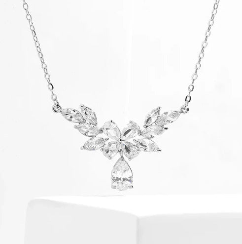 Fashion Cubic Zirconia Flower Pendant Necklace For Women, Gold Color Charm Choker, Bridal Wedding Party Jewelry, Fine Fashion Jewelry Gift